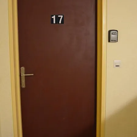 Marmotte Font-romeu 4 Personnes Avec Balcon Val Soleil Entierement Renove En Juin 2021 Place De Parking & Wifi Gratuit , Draps & Serviettes De Toilettes Non Inclus, Sabanas Y Toallas No Incluidos Font-Romeu-Odeillo-Via